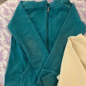 Colors in green, dark grey and cream.